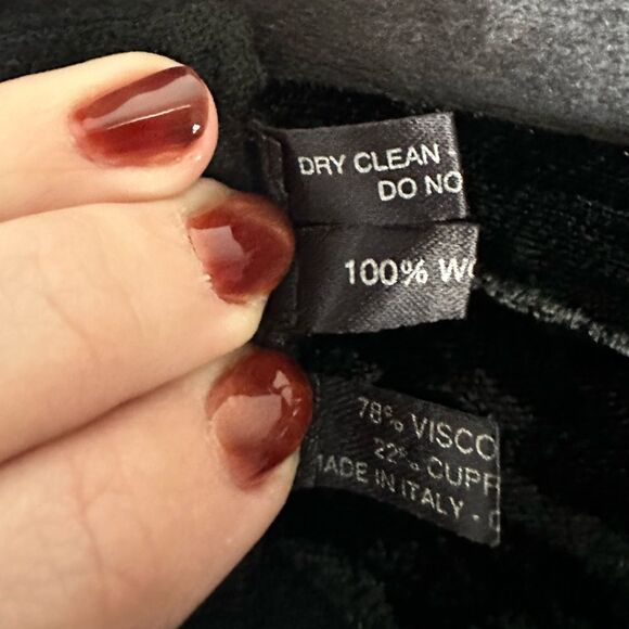 Saks Fifth Avenue Made in Italy Black Velvet with Wool Lining Wrap One Size - Picture 9 of 9